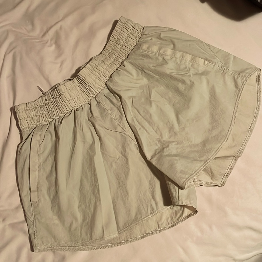 Underarmour Beige Running Shorts Size Small